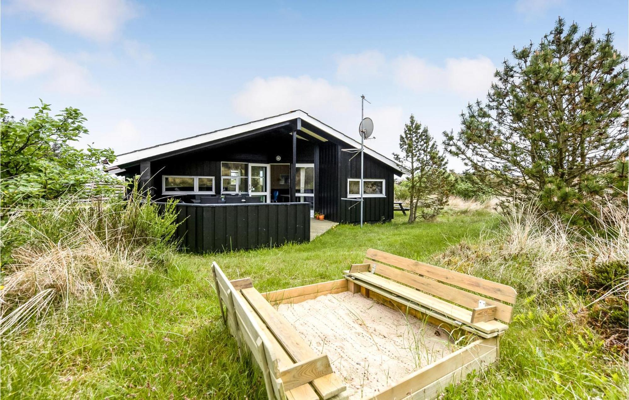 3 Bedroom Awesome Home In Hvide Sande Exterior photo